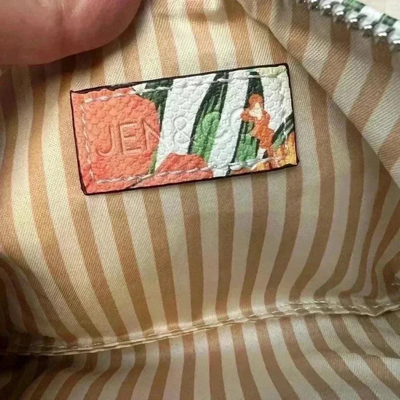 Jen and Co Crossbody Bag with matching wallet and phone wallet - Picture 7 of 16